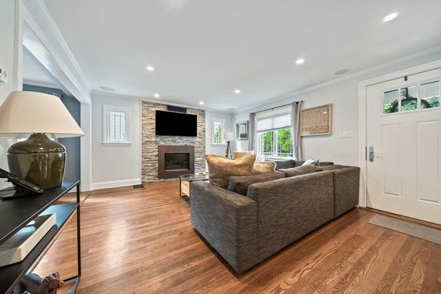 73 Hawthorne St, Boston, MA 02131