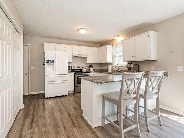 120 E Crawford Ct, Bell Buckle, TN 37020