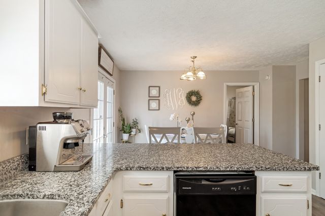 120 E Crawford Ct, Bell Buckle, TN 37020