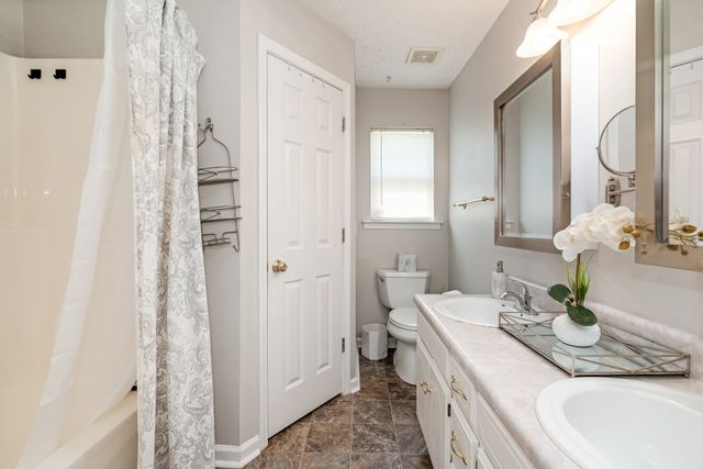 120 E Crawford Ct, Bell Buckle, TN 37020