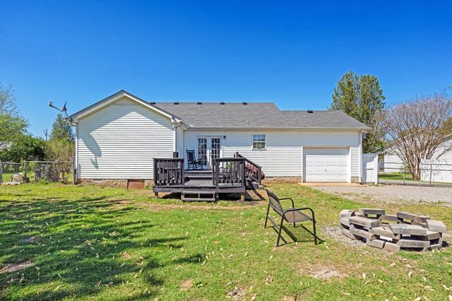 120 E Crawford Ct, Bell Buckle, TN 37020