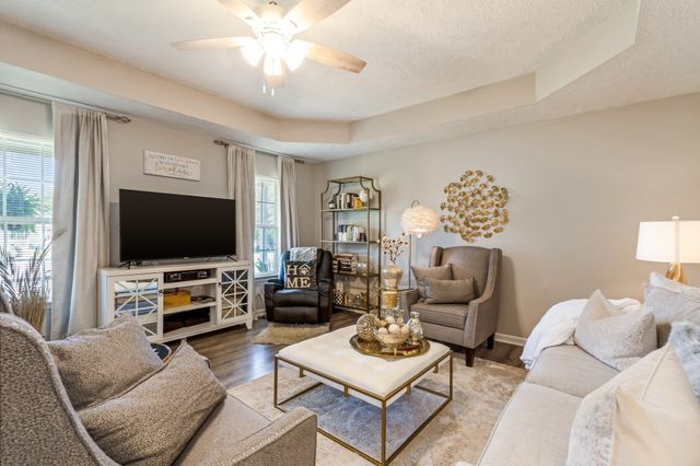 120 E Crawford Ct, Bell Buckle, TN 37020