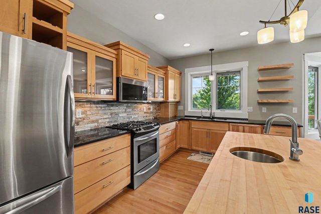 609 W Garden Pl Place, Sioux Falls, SD 57108