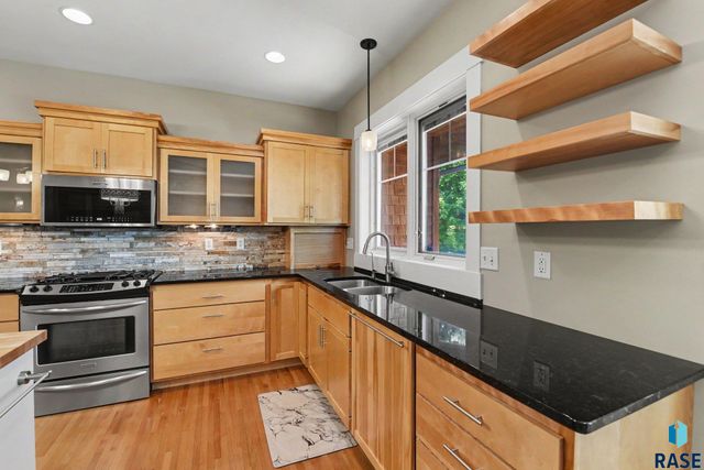 609 W Garden Pl Place, Sioux Falls, SD 57108