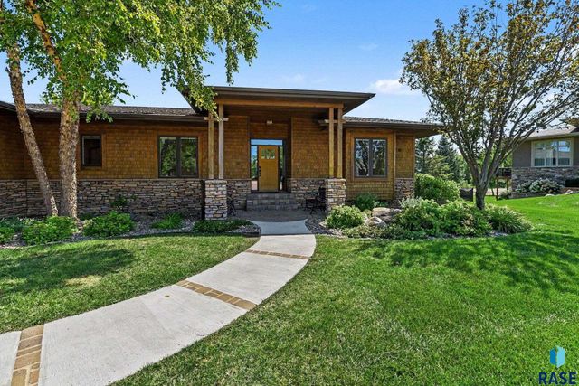 609 W Garden Pl Place, Sioux Falls, SD 57108