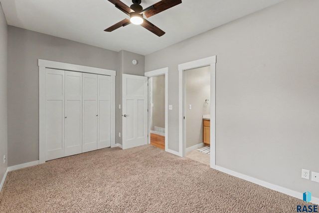 609 W Garden Pl Place, Sioux Falls, SD 57108