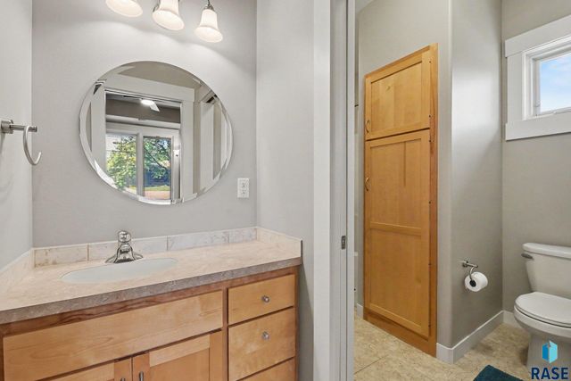 609 W Garden Pl Place, Sioux Falls, SD 57108