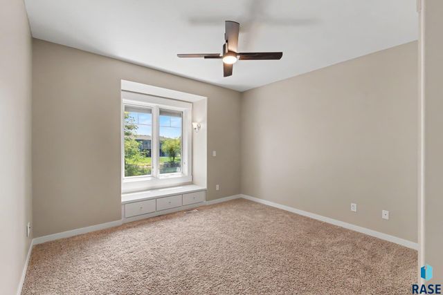 609 W Garden Pl Place, Sioux Falls, SD 57108