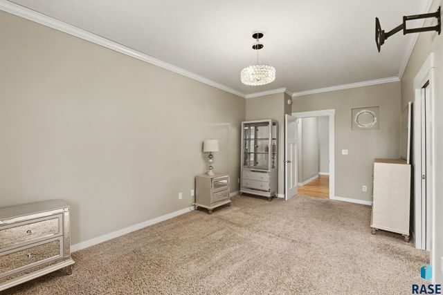 609 W Garden Pl Place, Sioux Falls, SD 57108