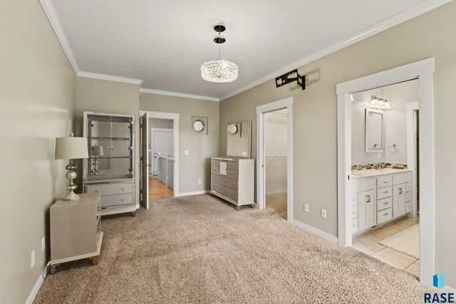 609 W Garden Pl Place, Sioux Falls, SD 57108