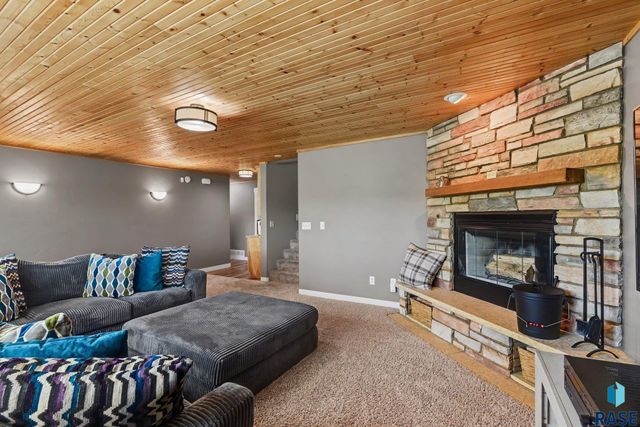 609 W Garden Pl Place, Sioux Falls, SD 57108