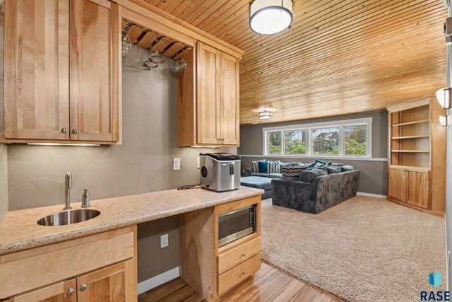 609 W Garden Pl Place, Sioux Falls, SD 57108