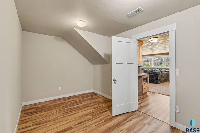609 W Garden Pl Place, Sioux Falls, SD 57108