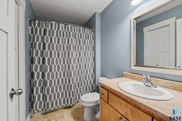 609 W Garden Pl Place, Sioux Falls, SD 57108