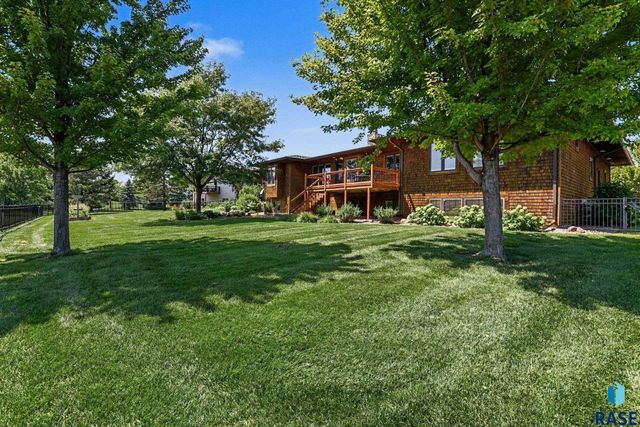 609 W Garden Pl Place, Sioux Falls, SD 57108