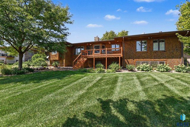 609 W Garden Pl Place, Sioux Falls, SD 57108