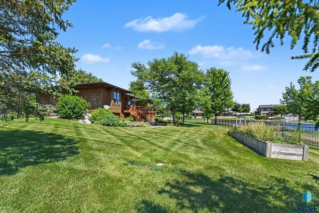 609 W Garden Pl Place, Sioux Falls, SD 57108
