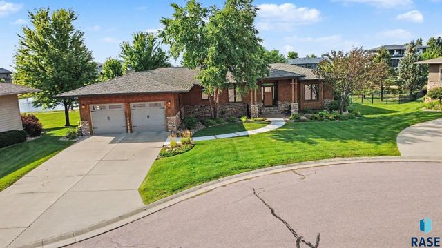 609 W Garden Pl Place, Sioux Falls, SD 57108