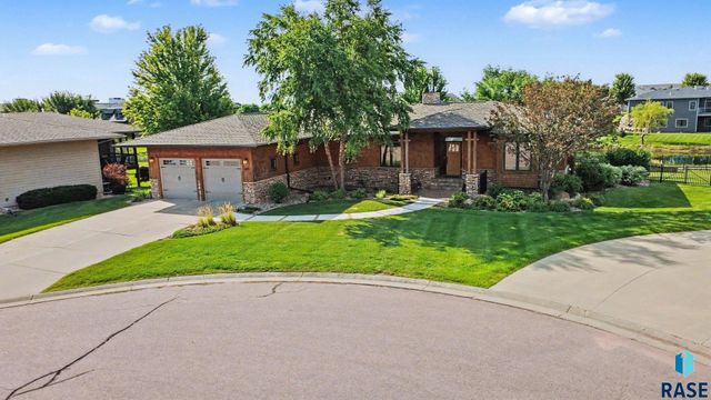 609 W Garden Pl Place, Sioux Falls, SD 57108