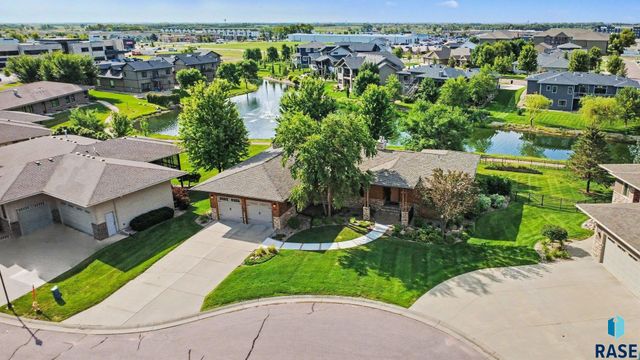 609 W Garden Pl Place, Sioux Falls, SD 57108