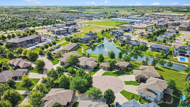 609 W Garden Pl Place, Sioux Falls, SD 57108