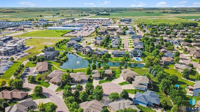 609 W Garden Pl Place, Sioux Falls, SD 57108
