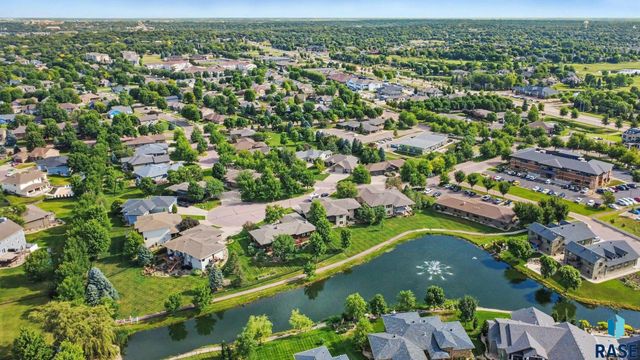 609 W Garden Pl Place, Sioux Falls, SD 57108