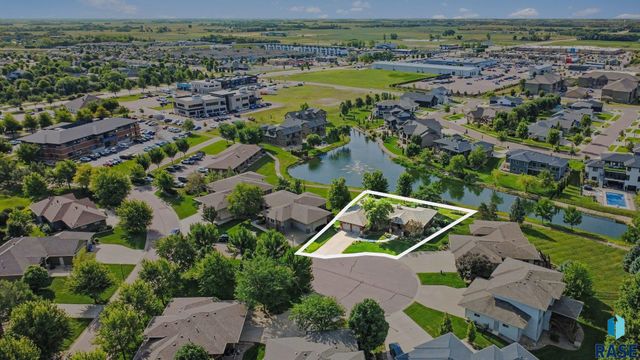609 W Garden Pl Place, Sioux Falls, SD 57108