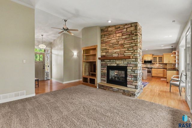 609 W Garden Pl Place, Sioux Falls, SD 57108