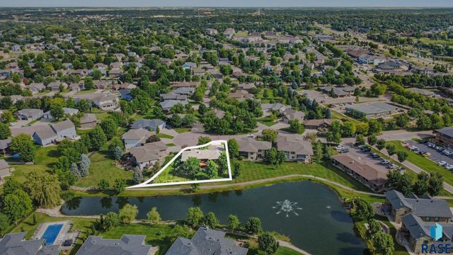 609 W Garden Pl Place, Sioux Falls, SD 57108