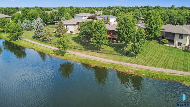 609 W Garden Pl Place, Sioux Falls, SD 57108