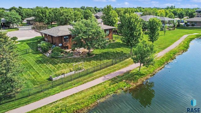 609 W Garden Pl Place, Sioux Falls, SD 57108