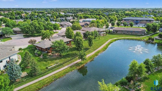 609 W Garden Pl Place, Sioux Falls, SD 57108