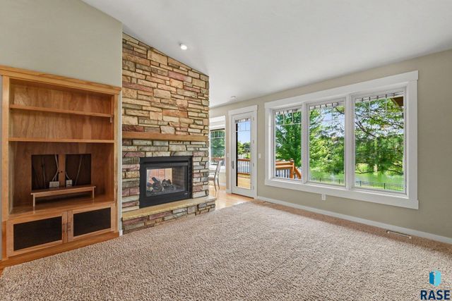 609 W Garden Pl Place, Sioux Falls, SD 57108
