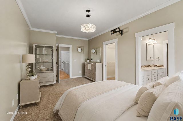 609 W Garden Pl Place, Sioux Falls, SD 57108