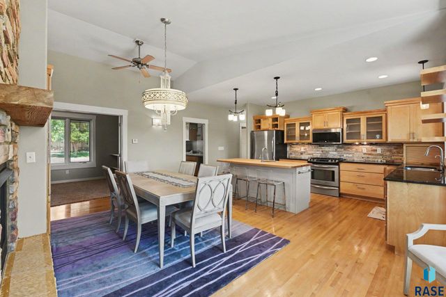 609 W Garden Pl Place, Sioux Falls, SD 57108