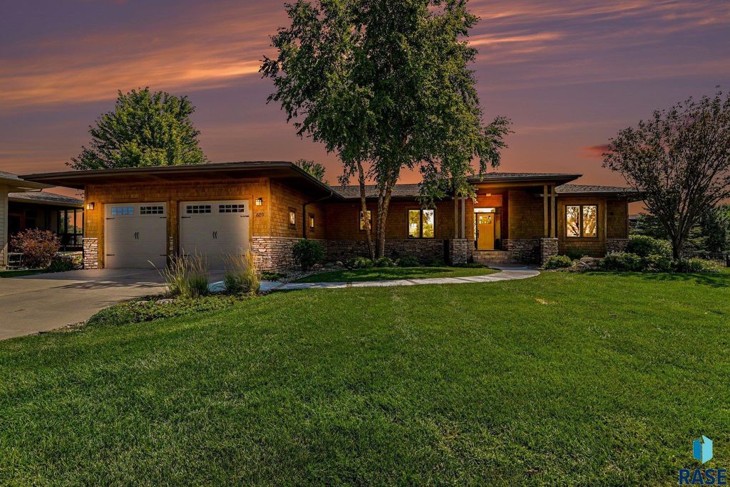609 W Garden Pl Place, Sioux Falls, SD 57108