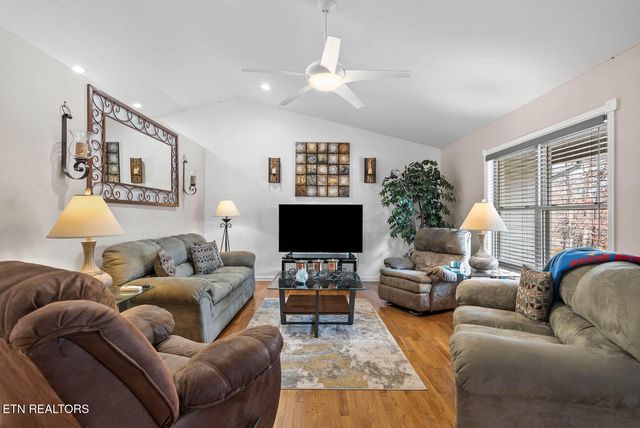 232 Grassland Rd, Crossville, TN 38572