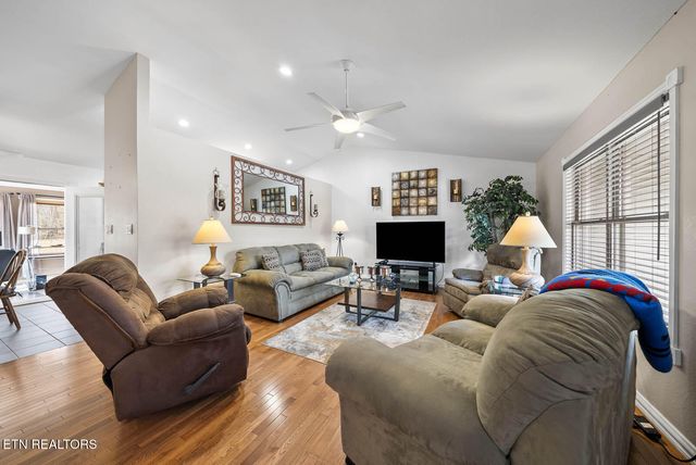 232 Grassland Rd, Crossville, TN 38572