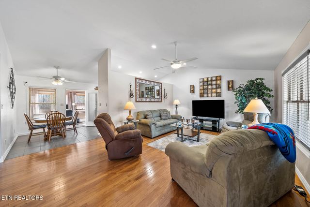 232 Grassland Rd, Crossville, TN 38572