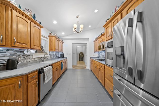 232 Grassland Rd, Crossville, TN 38572