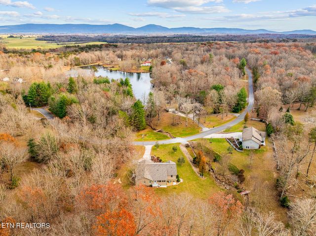 232 Grassland Rd, Crossville, TN 38572