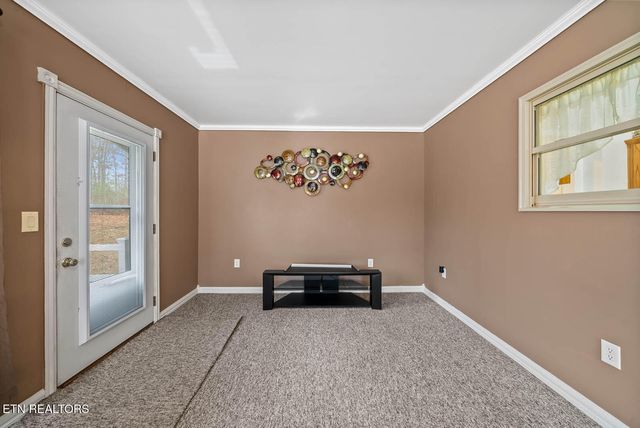 232 Grassland Rd, Crossville, TN 38572