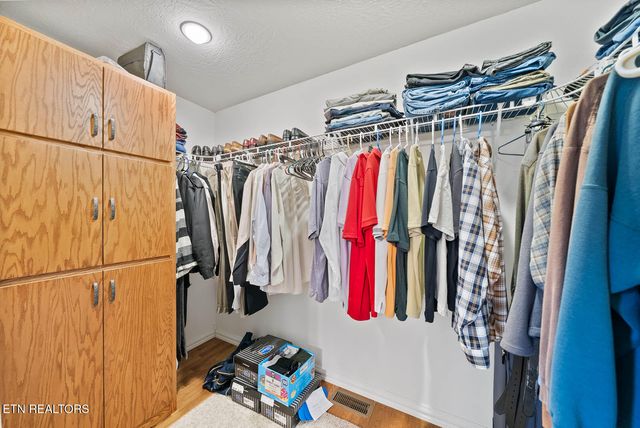 232 Grassland Rd, Crossville, TN 38572