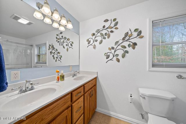 232 Grassland Rd, Crossville, TN 38572