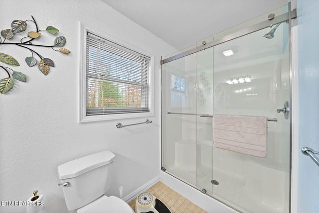 232 Grassland Rd, Crossville, TN 38572