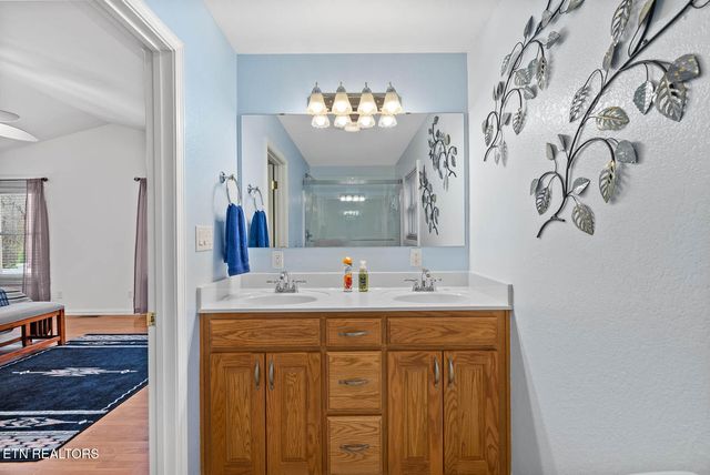 232 Grassland Rd, Crossville, TN 38572