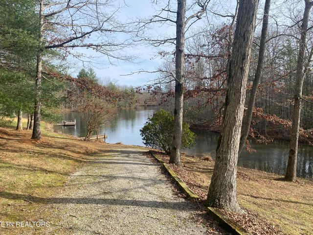 232 Grassland Rd, Crossville, TN 38572