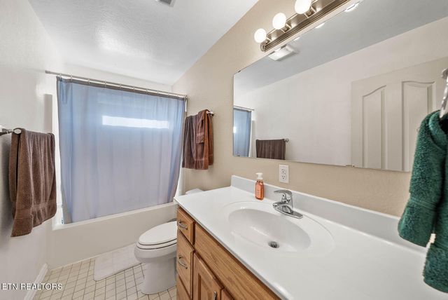 232 Grassland Rd, Crossville, TN 38572