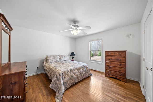 232 Grassland Rd, Crossville, TN 38572